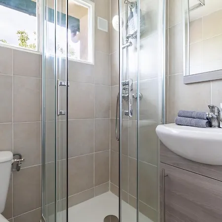 Duplex Charme - 20 Min Paris & Proche Gare Stains